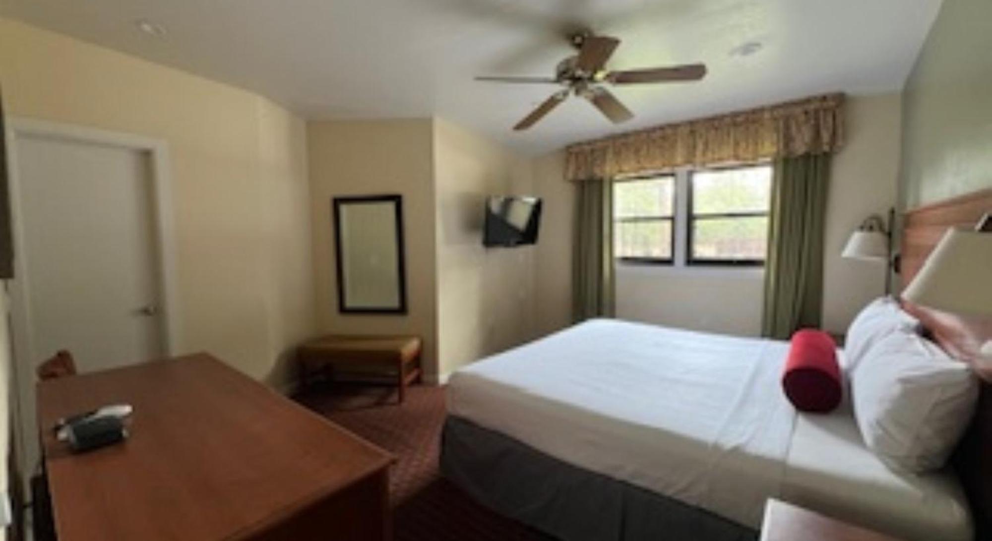 ราวด์เฮาส์ รีสอร์ต บาย วีอาร์ไอ รีสอร์ต Hotel ไพน์ท็อป-เลคไซด์ ห้อง รูปภาพ