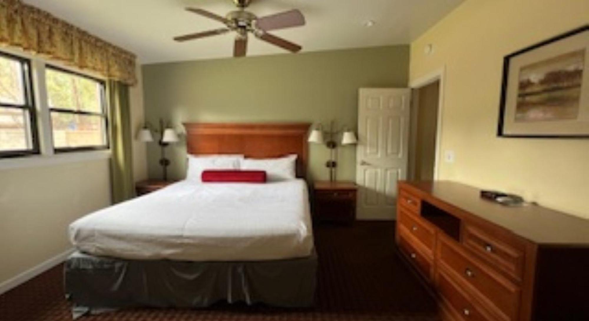 ราวด์เฮาส์ รีสอร์ต บาย วีอาร์ไอ รีสอร์ต Hotel ไพน์ท็อป-เลคไซด์ ห้อง รูปภาพ