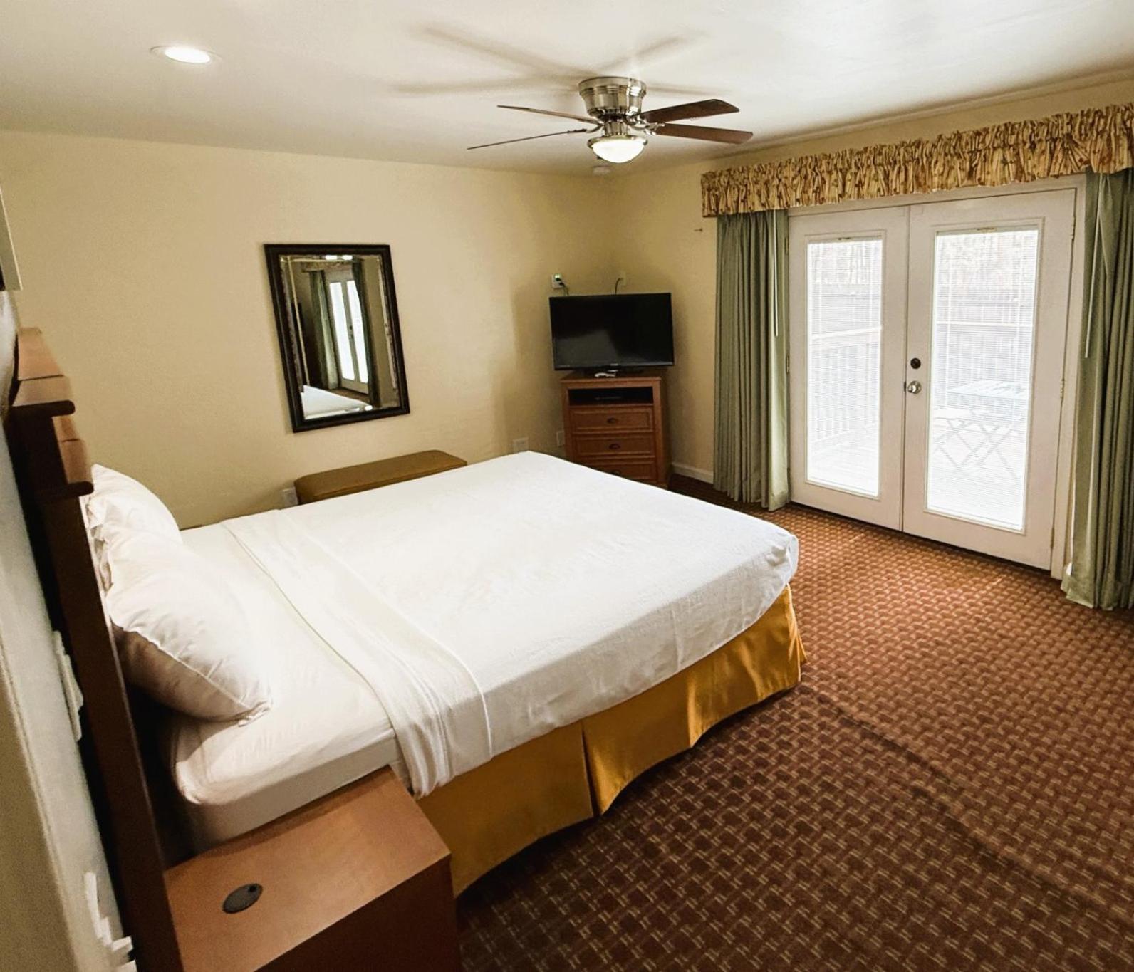 ราวด์เฮาส์ รีสอร์ต บาย วีอาร์ไอ รีสอร์ต Hotel ไพน์ท็อป-เลคไซด์ ห้อง รูปภาพ