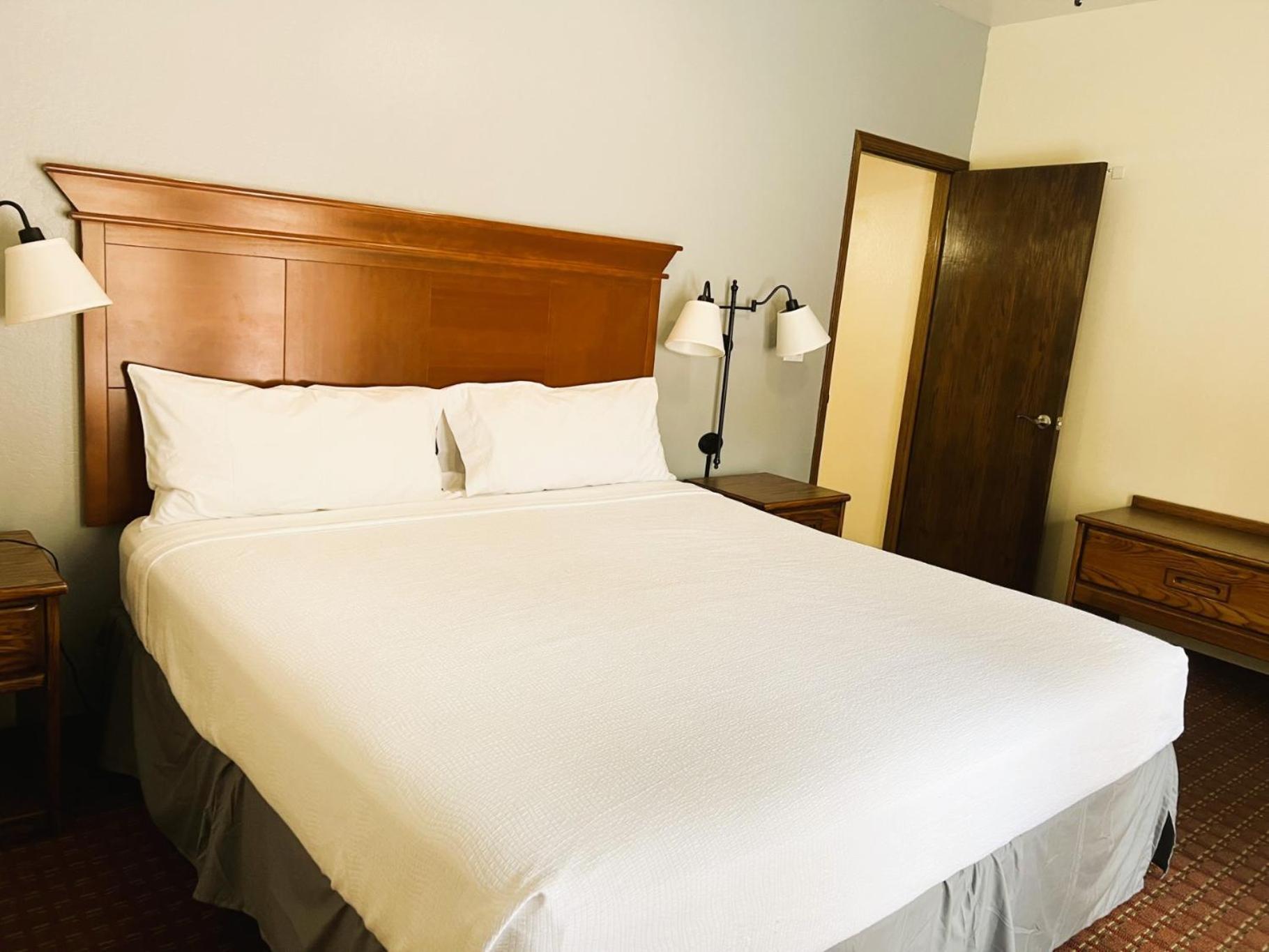 ราวด์เฮาส์ รีสอร์ต บาย วีอาร์ไอ รีสอร์ต Hotel ไพน์ท็อป-เลคไซด์ ห้อง รูปภาพ